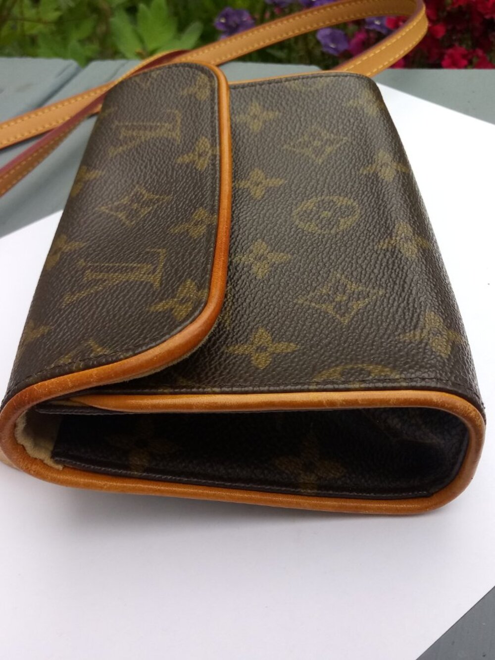 LOUIS VUITTON Pochette Florentine Bum Bag - Picture 6 of 13